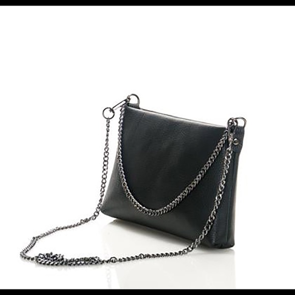 Laeticia 🌺 - Picture 4 of 4